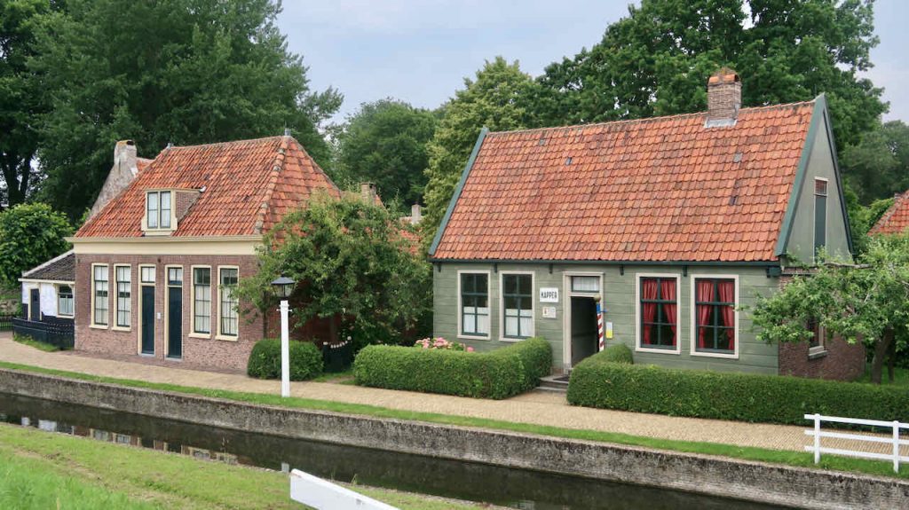 Het zuiderzee museum in enkhuizen is een binnen en buiten museum.