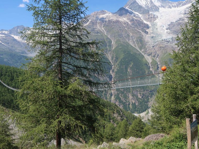 Zwitserland: Wandelen naar de langste hangbrug ter wereld
