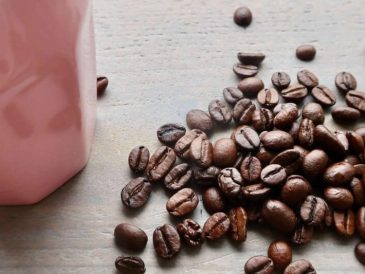 Hoe komt koffie aan zijn smaak, geur en kleur?