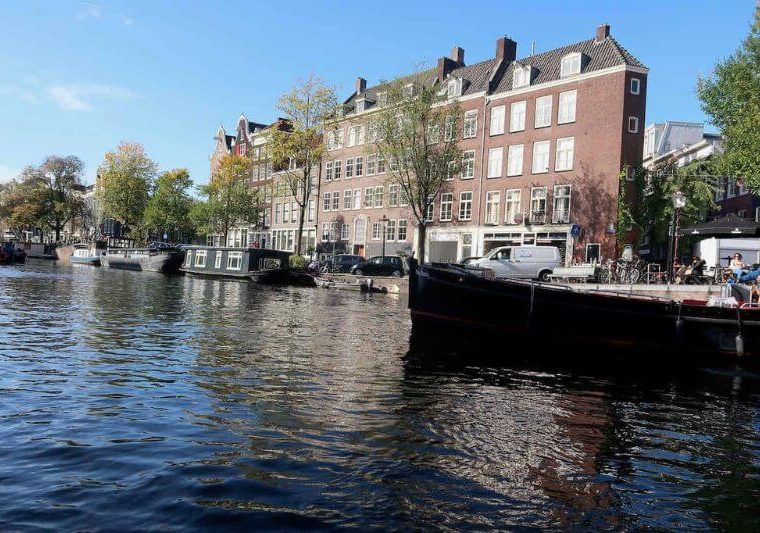 door de Amsterdamse grachten met starboard boats