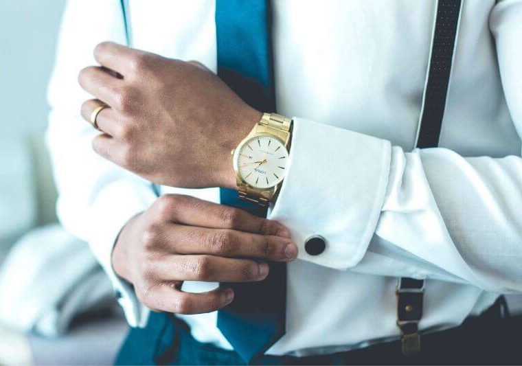 Gouden horloges voor heren. Hoe te dragen?